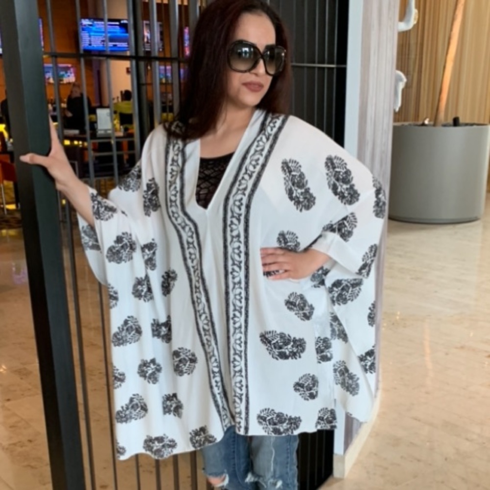 New LAST 1 Boho Bohemian Oversized Flowy Kimono Top white Black Mixed Print Top - Picture 6 of 15